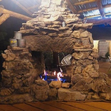 Stonegate Lodge Bed, Wifi, 50In Roku Tv, Salt Water Pool Room #109 Eureka Springs Dış mekan fotoğraf