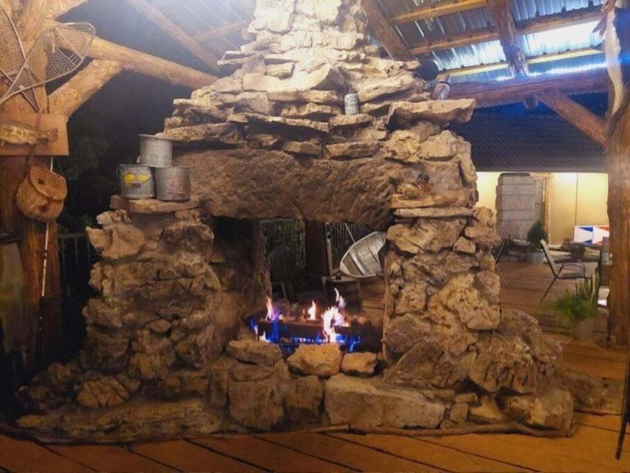 Stonegate Lodge Bed, Wifi, 50In Roku Tv, Salt Water Pool Room #109 Eureka Springs Dış mekan fotoğraf