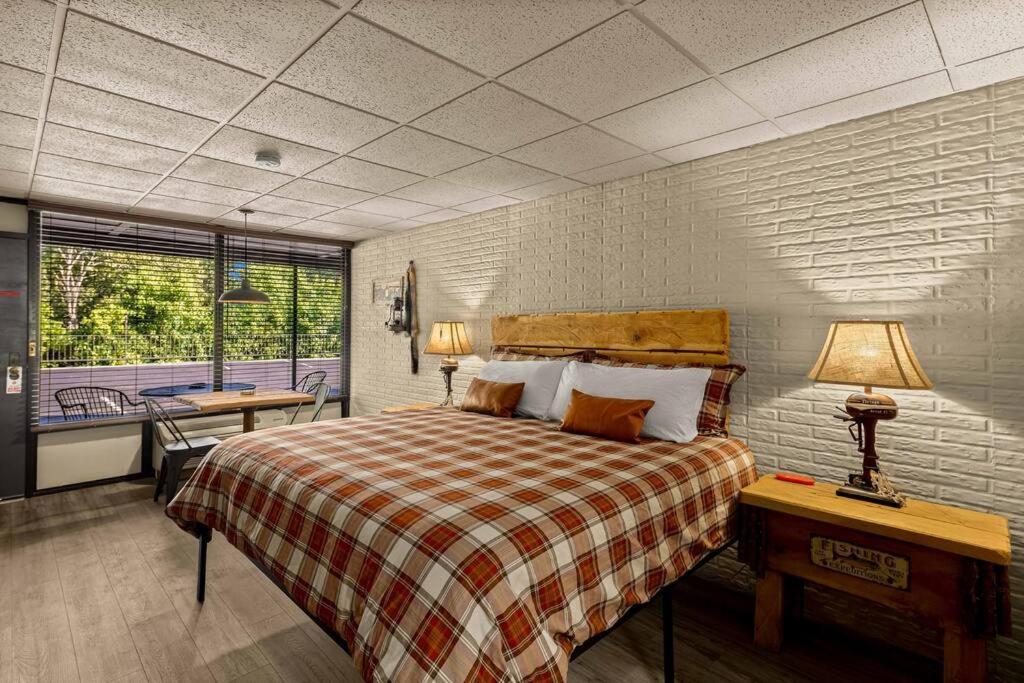 Stonegate Lodge Bed, Wifi, 50In Roku Tv, Salt Water Pool Room #109 Eureka Springs Dış mekan fotoğraf
